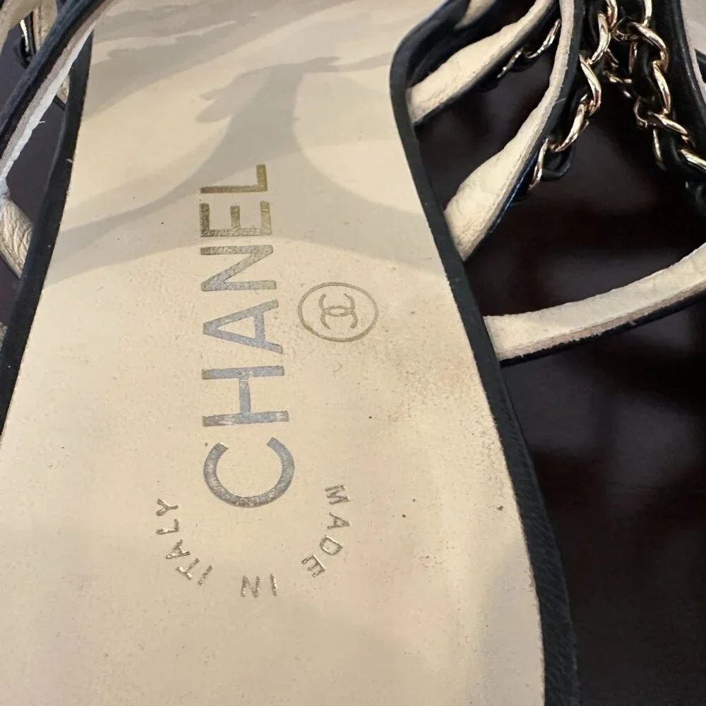 Chanel Black Leather CC Logo Chain Strap Women's Sandals Sz 40 Made in Italy